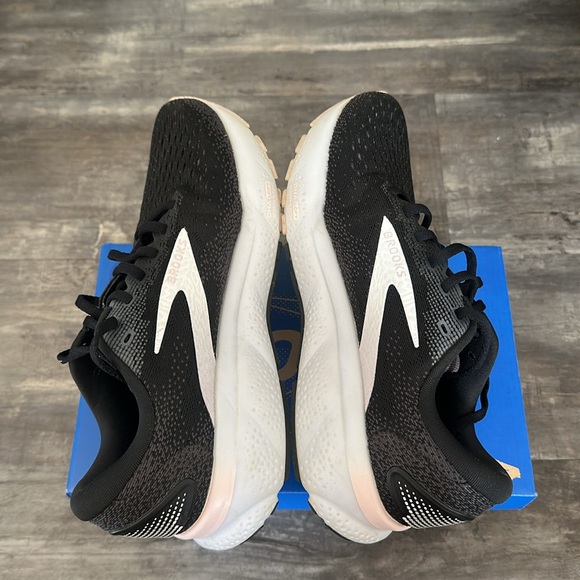 Brooks Black and White Athletic Shoes - Picture 4 of 8